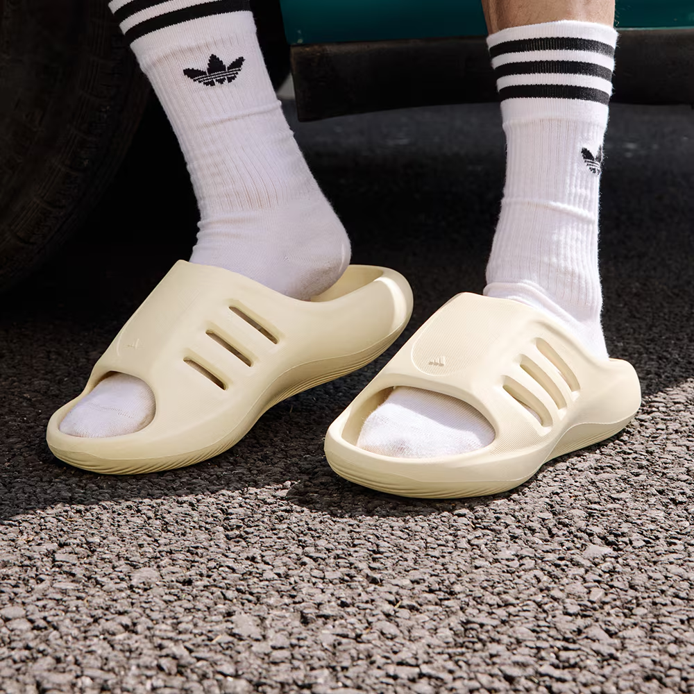 adidas阿迪达斯凉鞋2025夏ADIFOM IIINFINITY男女一字拖鞋JH8019