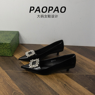 大码女鞋41到42宽脚胖法式高跟鞋尖头细跟软皮水钻方扣黑色单鞋