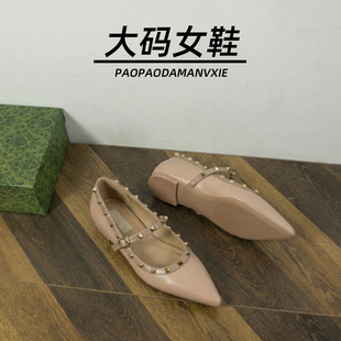 大码女鞋41到42宽脚胖玛丽珍鞋内增高铆钉一字带漆皮尖头单鞋春季