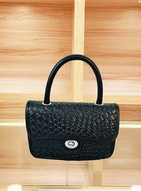 星晚晚【专柜现货】高端精致锁扣设计轻巧手提包女生小方包配肩带