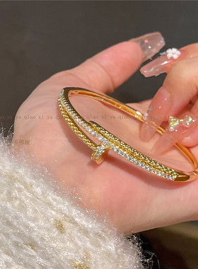 金色欧美圆圈钉子手镯2023年新款手环百搭轻奢首饰东大门高级感