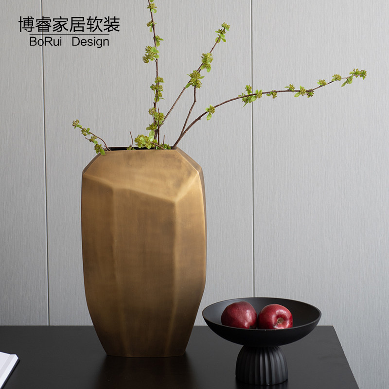 轻奢风客厅不规则金属花器摆件