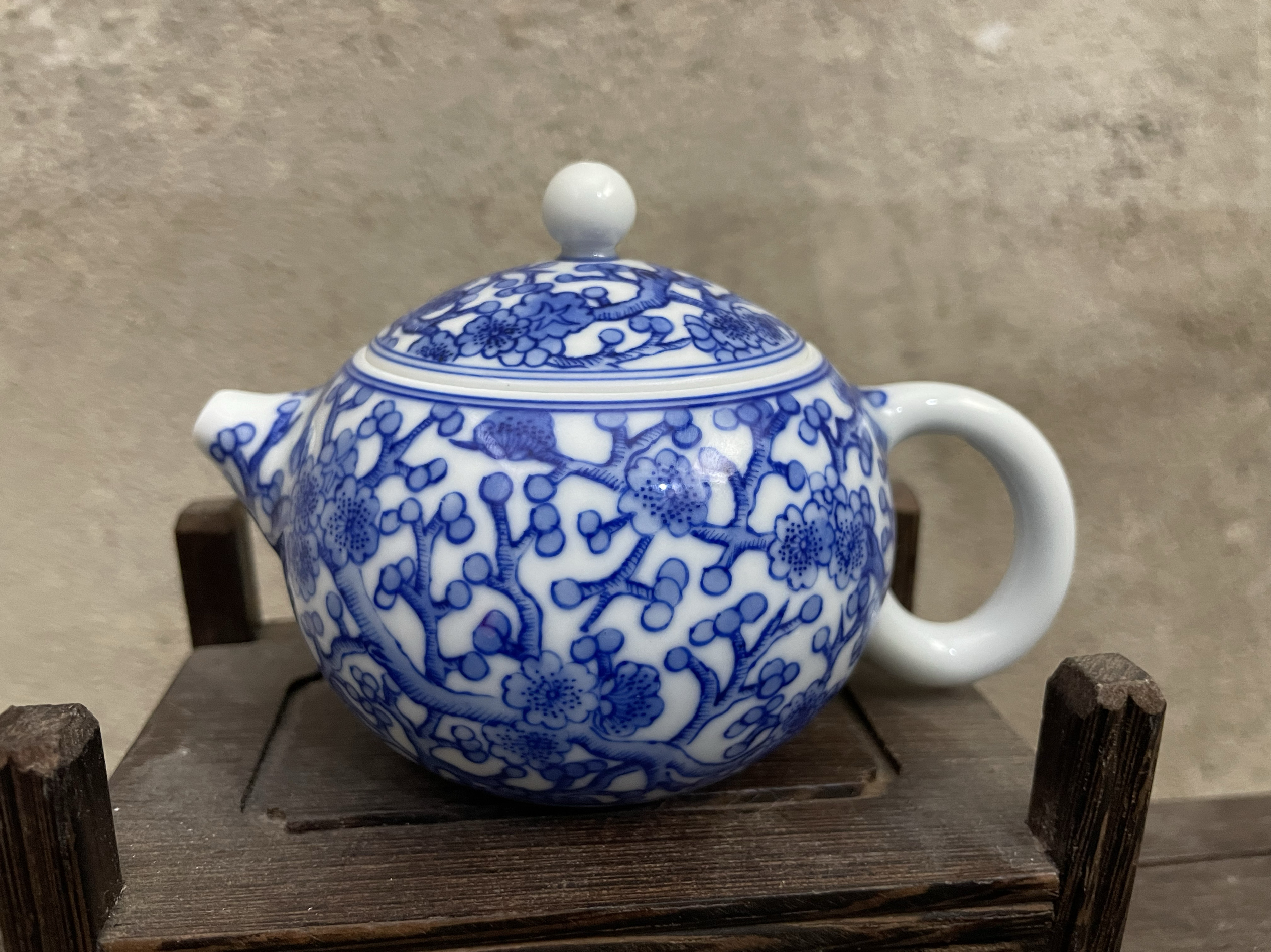 景德镇陶瓷轻工部王步手工绘画冰梅青花西施壶容量180CC收藏摆件