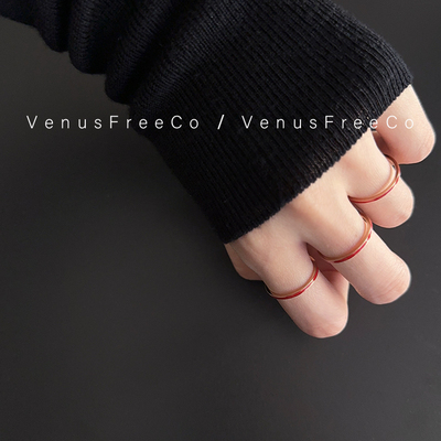 钛钢叠戴超细滴油红色镀金戒指