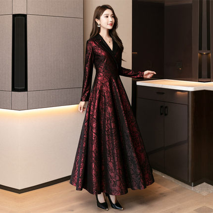 复古气质西装领连衣裙女2025秋季新款时尚高端修身超长款过膝裙子