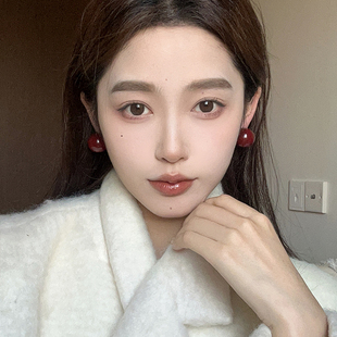 安可拉红过年红色轻奢高级感耳钉秋冬复古球球耳环气质新年耳饰女