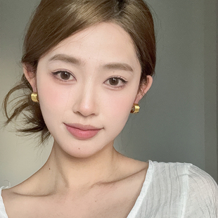 精致金属拉丝小耳圈个性 冷淡风轻奢高级感耳环女简约百搭通勤耳饰