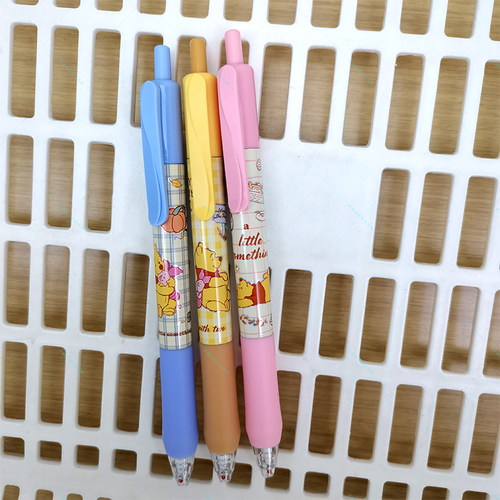 名创优品维尼熊秋游中性笔