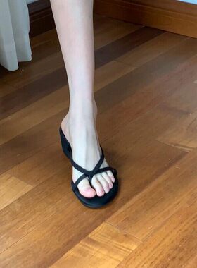 坡跟人字拖厚底增高女外穿黑色凉拖夹脚拖鞋沙滩绝美海边防滑夏季