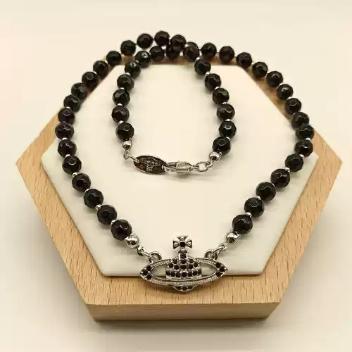 Single-Layer Black Crystal Bead Clavicle Necklace Saturn Necklace