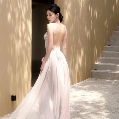 春日部 江一卓【云间絮语】设计感拼接大露背蕾丝长款吊带裙