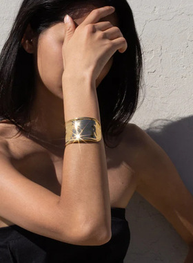 欧美18k金不锈钢手镯ins网红热卖同款时尚简约宽面锤纹开口