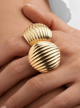 18k金不锈钢爱心螺纹镶白色爱心锆石戒指欧美嘻哈金色宽螺纹戒指