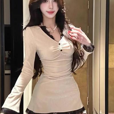 法式御姐风V领蕾丝边拼接长袖连衣裙女冬季新款修身加厚内搭短裙