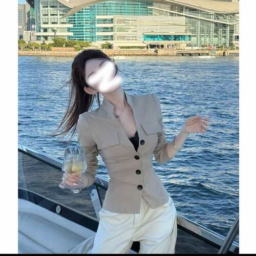 流行爆款独特漂亮修身显瘦上衣