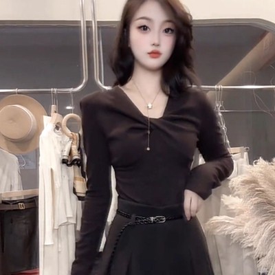 设计感扭结v领T恤女早秋季2025新款韩系穿搭套头内搭打底长袖上衣