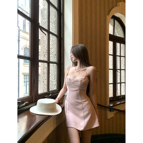 Le 19 RomanLand 粉色少女感小香风水钻缎面层次感设计吊带连衣裙