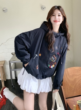 首发 现货 刺绣连帽短外套女 秋冬季外套女