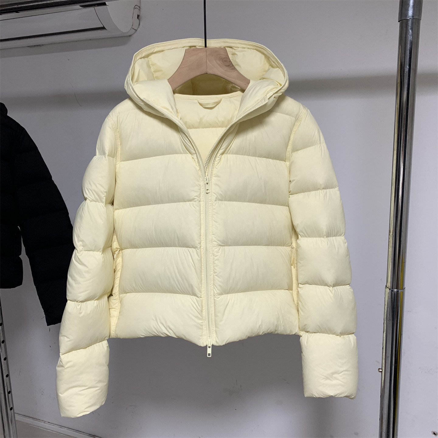 断码亏本卖，实拍剪标冬季新品短款保暖小个子连帽羽绒服女