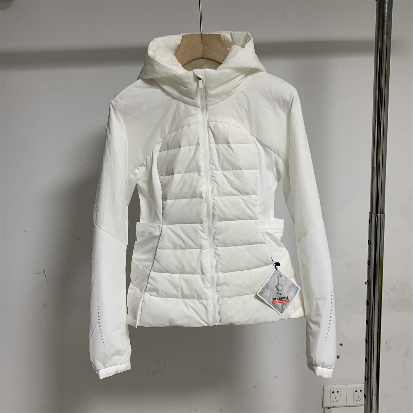 断码亏本卖，实拍剪标秋冬新轻薄修身显瘦塑形运动瑜伽羽绒服女