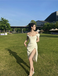house of cb抹胸法式一字肩开叉生日礼服鱼骨束腰性感辣妹连衣裙