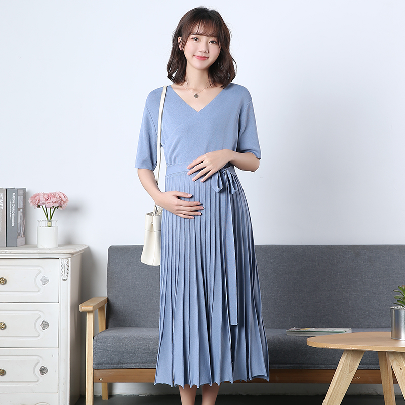 孕妇春秋装2026新款短袖V领薄款针织孕妇连衣裙哺乳冰丝长裙夏装