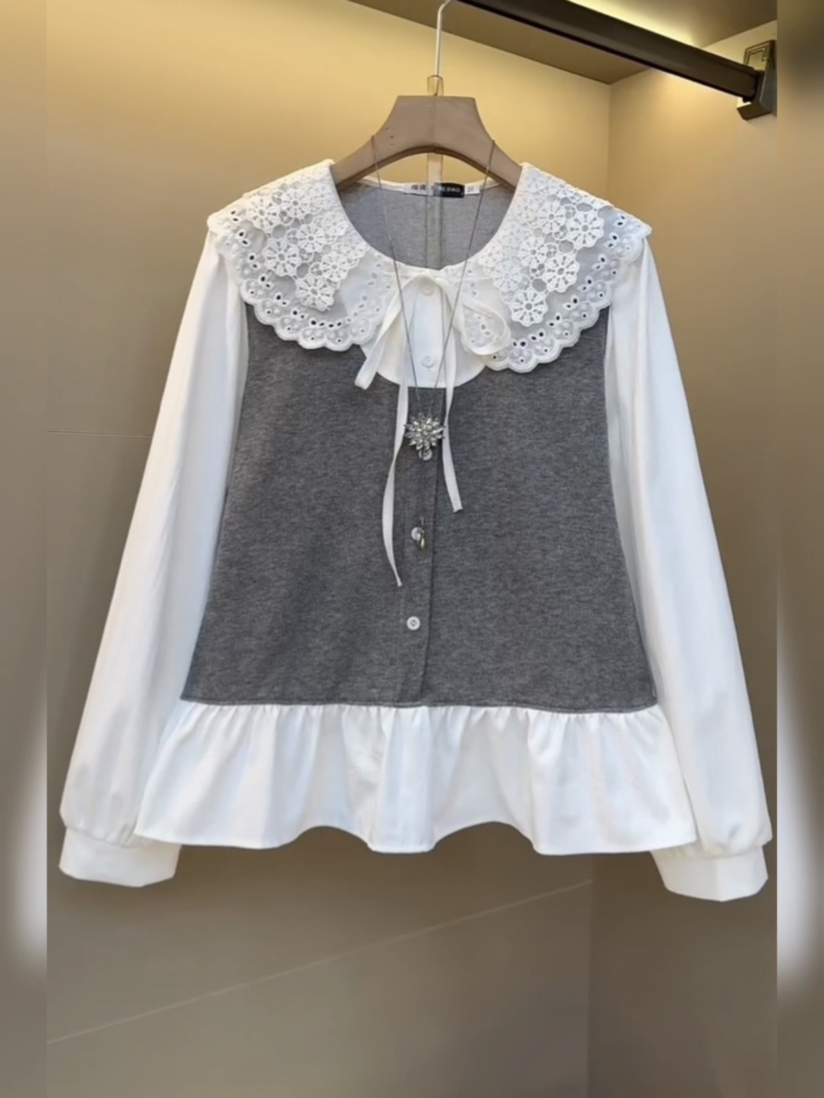 秋冬大码女装假两件衬衫蕾丝花边减龄洋气内搭上衣胖mm娃娃领小衫,女装/女士精品,常规大码外套,淘宝优惠券,粉丝福利购,淘宝优惠卷