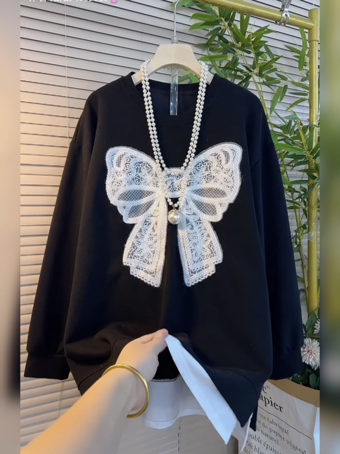 秋冬大码蕾丝蝴蝶结长袖卫衣女宽松显瘦洋气减龄加厚保暖内搭打底