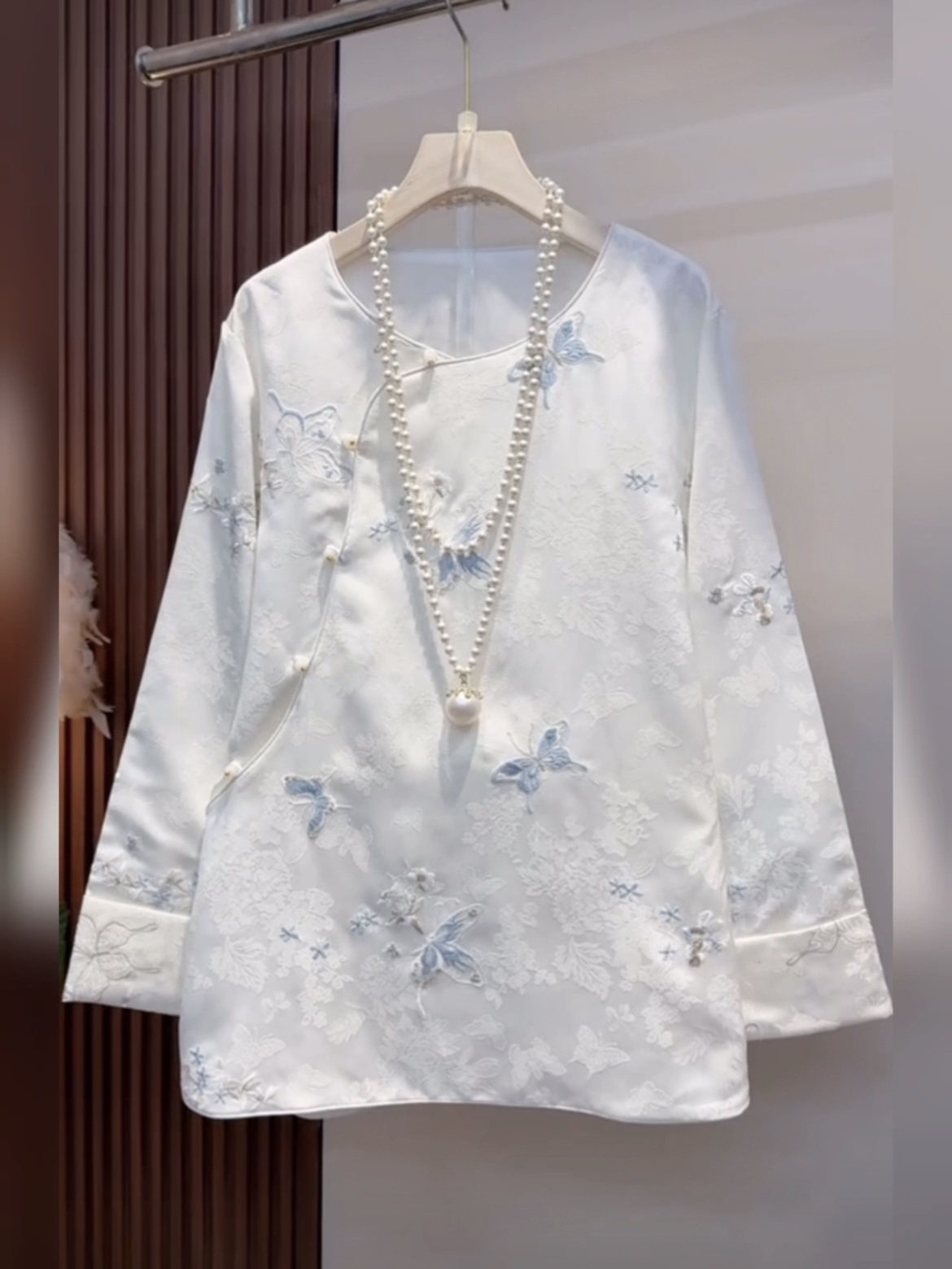 秋冬大码重工刺绣长袖国风衬衫宽松显瘦洋气减龄盘扣打底衫上衣潮