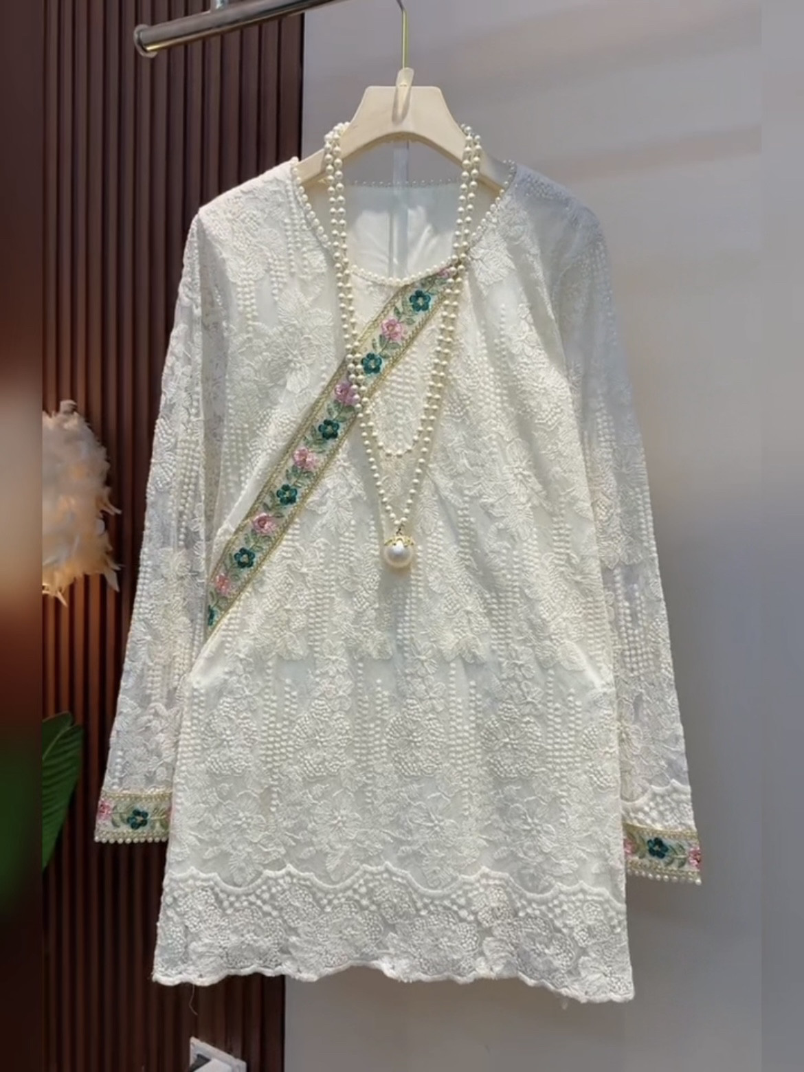 秋冬大码重工刺绣国风衬衫女宽松显瘦洋气减龄打底中长款内搭上衣