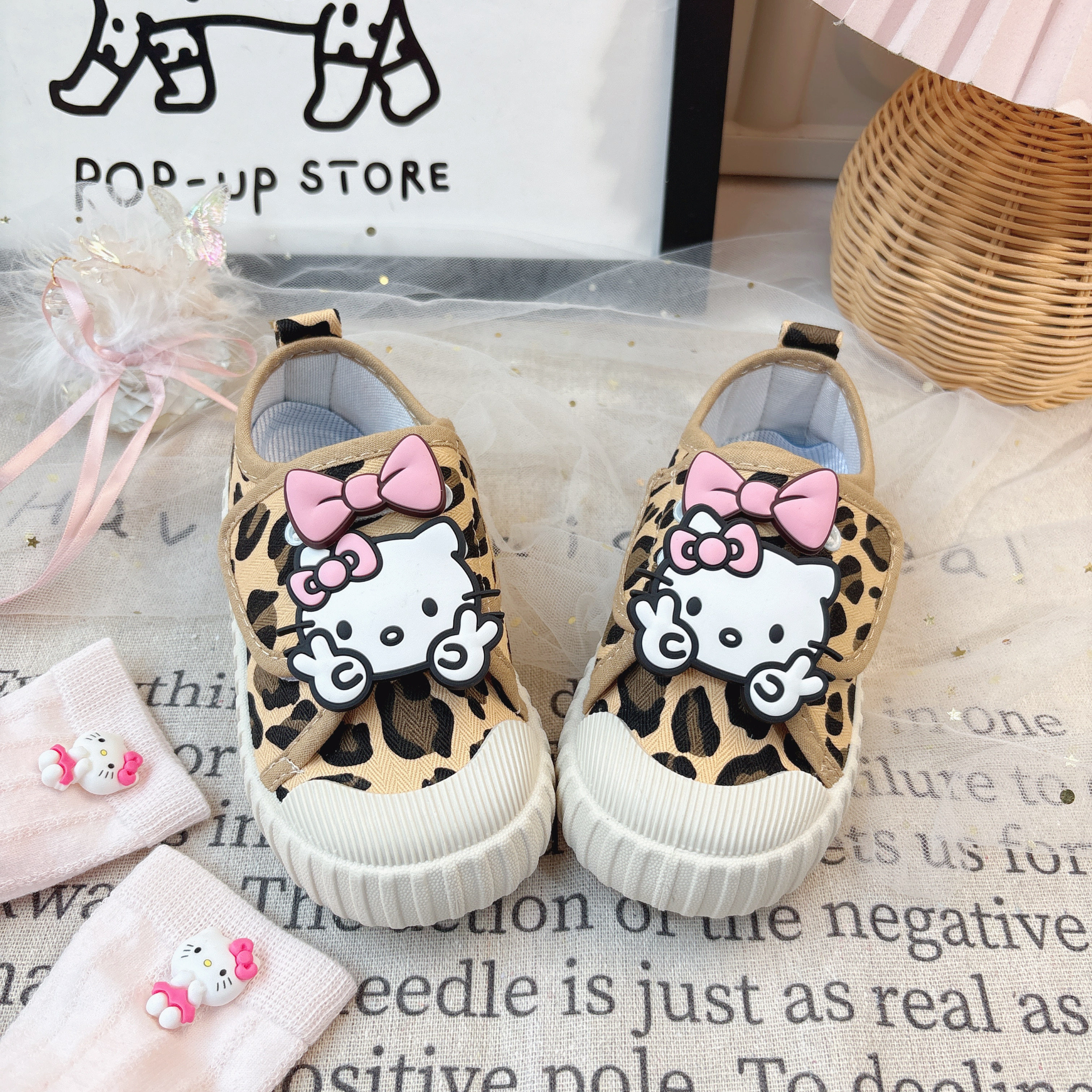 幼儿园儿童卡通鞋子轻便室内鞋