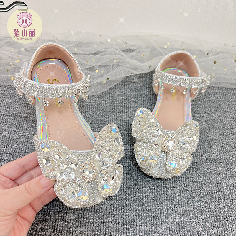 女童银色蝴蝶结水钻水晶鞋2025新款公主鞋小皮鞋小女孩平底演出鞋