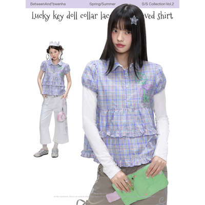 BETWEENAND「幸运钥匙」夏季紫色格子印花上衣娃娃领花边短袖衬衫