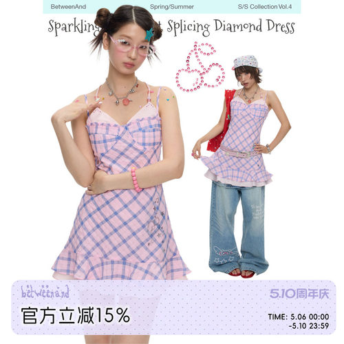 BETWEENAND「心锁格纹」夏季爱心锁闪粉印拼接格烫钻连衣裙短裙女