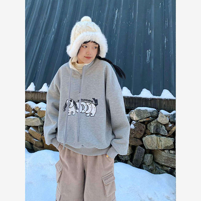 BETWEENAND 冬季原创灰色弹簧小狗卫衣领口半拉链贝乐绒加厚上衣