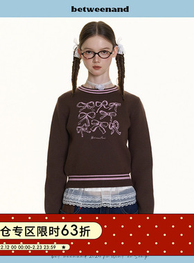 BETWEENAND 棕色蝴蝶结圆领小版针织上衣春秋套头芝麻底提花毛衣