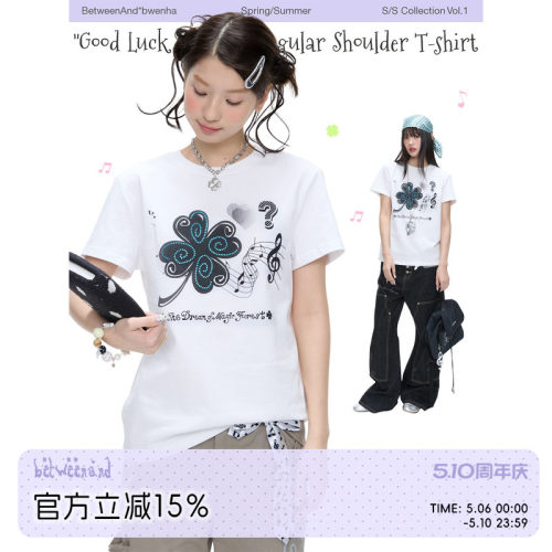 BETWEENAND「好运四叶草」夏日2026新款白色好运旋律正肩短袖T恤
