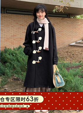 BETWEENAND不吞冬设计感斜门襟黑色外套牛角扣学院冬季呢大衣女