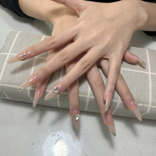 手工裸色美甲穿戴甲中长款 高级感闪钻杏仁甲新娘拍婚纱照 2025新款