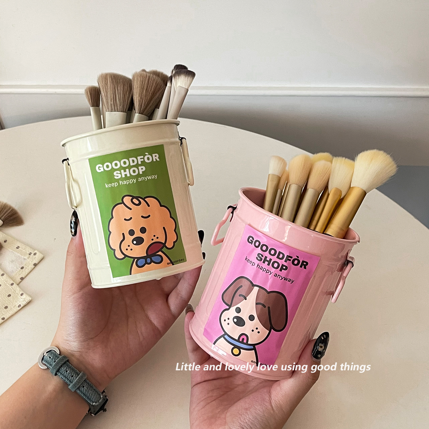 化妆刷收纳筒梳妆台眉笔眼影笔刷子桶化妆品口红置物架桌面笔筒盒