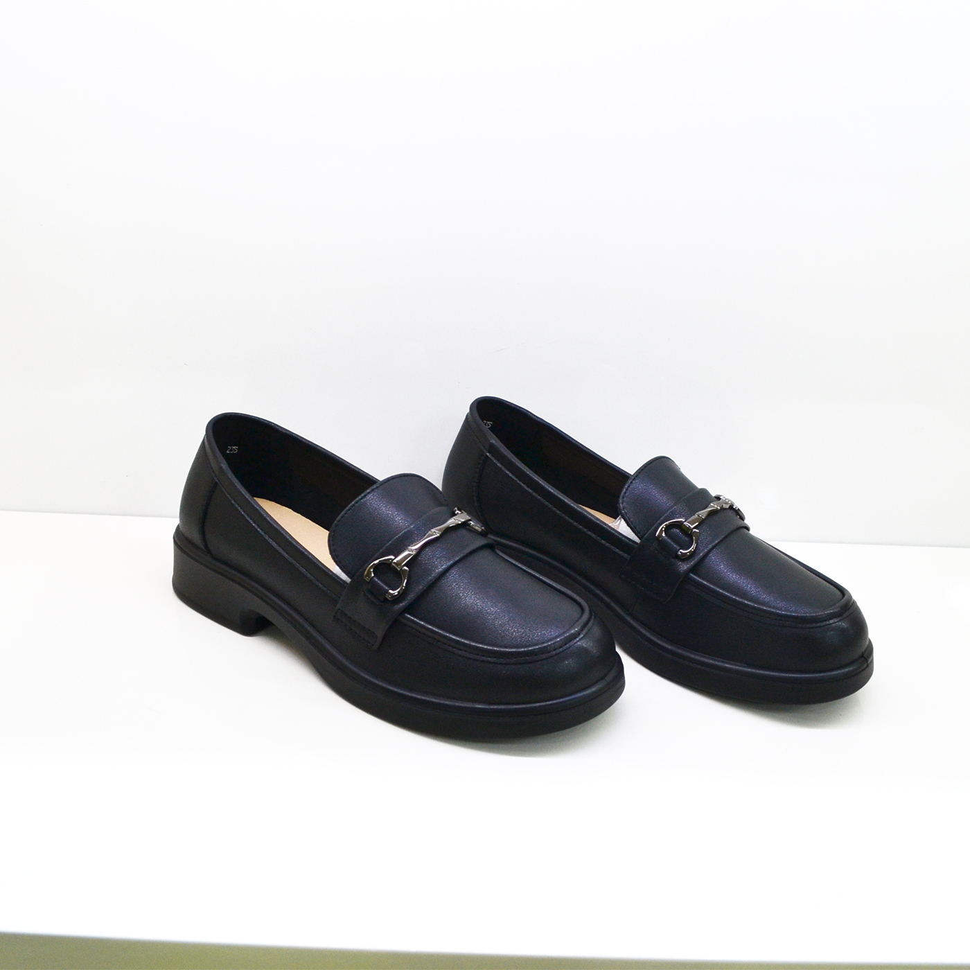 冰洁真皮低跟圆头一脚蹬单鞋女