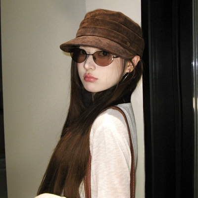 陈哈哈古早浪漫~麂皮褶皱马术平顶帽2025新款复古做旧休闲报童帽