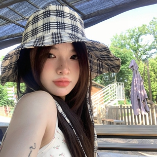露思同款秋季甜方格子防风渔夫帽子女2024新款韩版防风显脸小盆帽