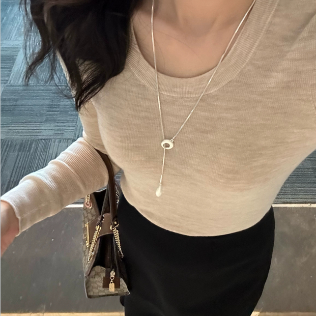 100%精纺羊毛女U领修身针织打底