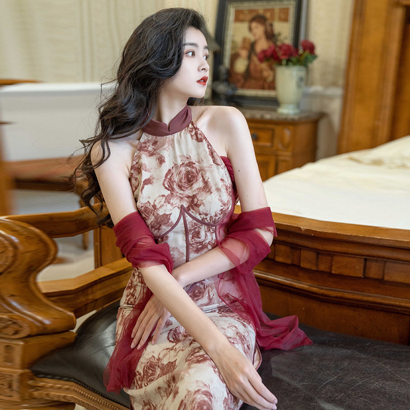 小红书同款新中式宫廷风复古玫瑰花连衣裙纱巾女婚礼削肩绝美旗袍