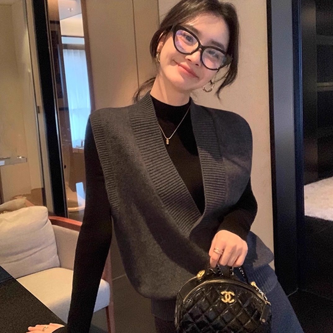 高级感V领叠穿针织马甲背心女春秋坎肩外搭软糯毛衣马夹无袖上衣