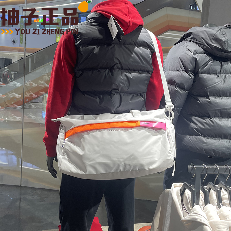 Nike耐克休闲训练运动鞋仓健身桶包单肩斜挎行李包背包CU1489-094 运动包/户外包/配件 挎包/拎包/休闲包 原图主图