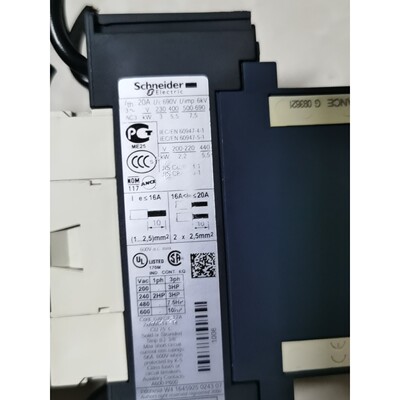 施耐德三极直流接触器 LC1D123BD 12A 24VDC咨询维修咨询维修