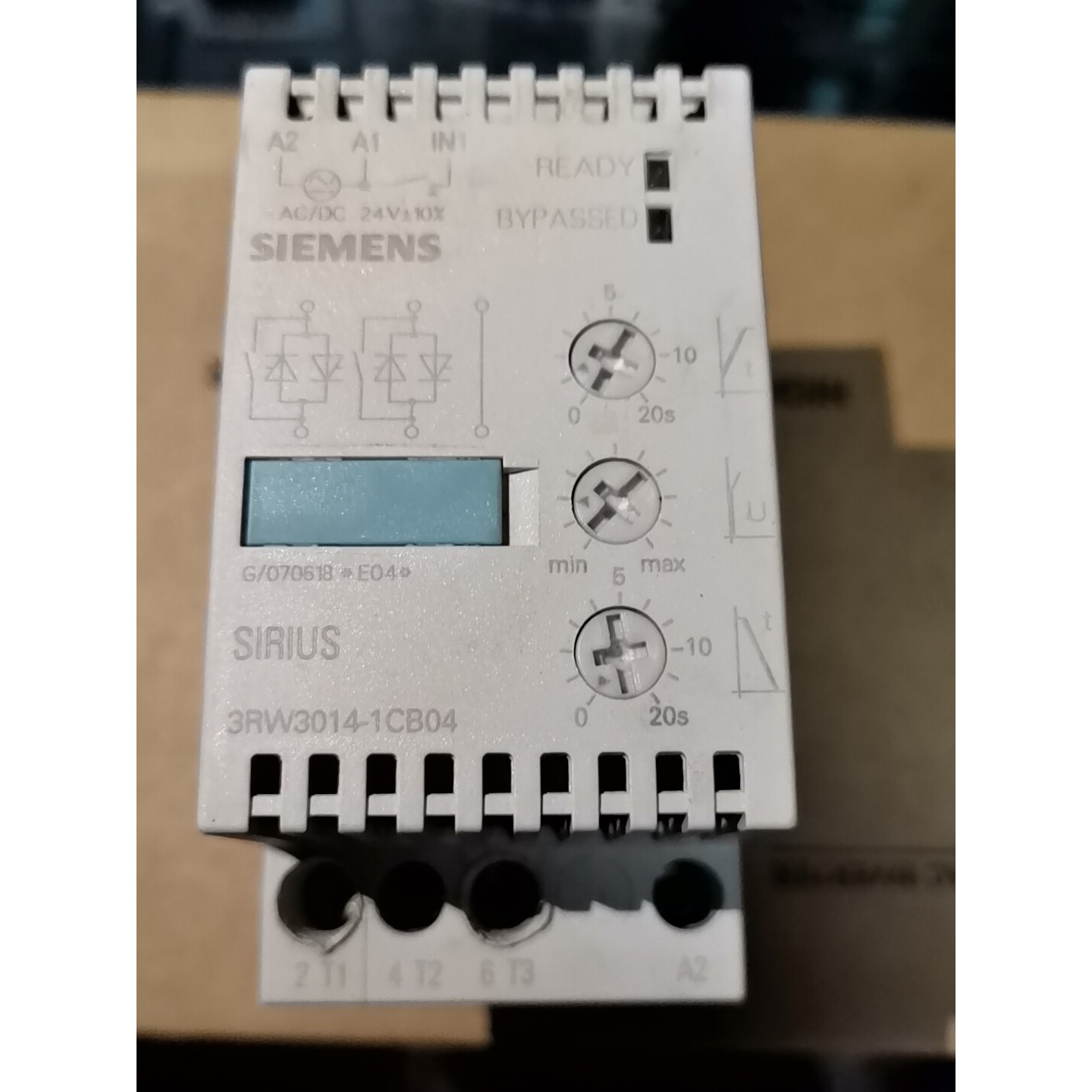 西门子软启动3RW30141CB04原装正品软启动器咨询维修咨询维修