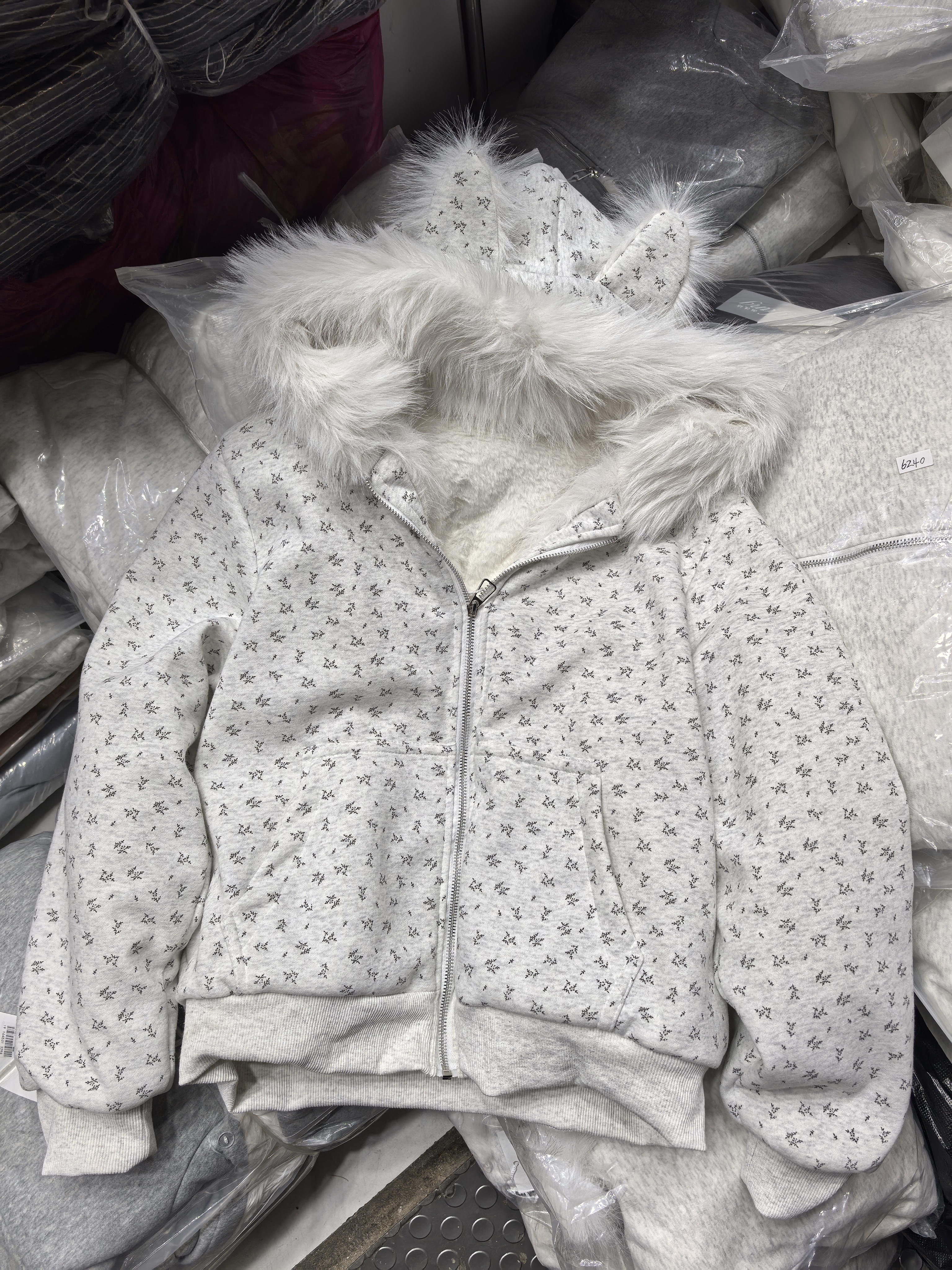 碎花连帽耳朵毛毛外套女2025秋冬新款宽松加厚保暖卫衣小个子